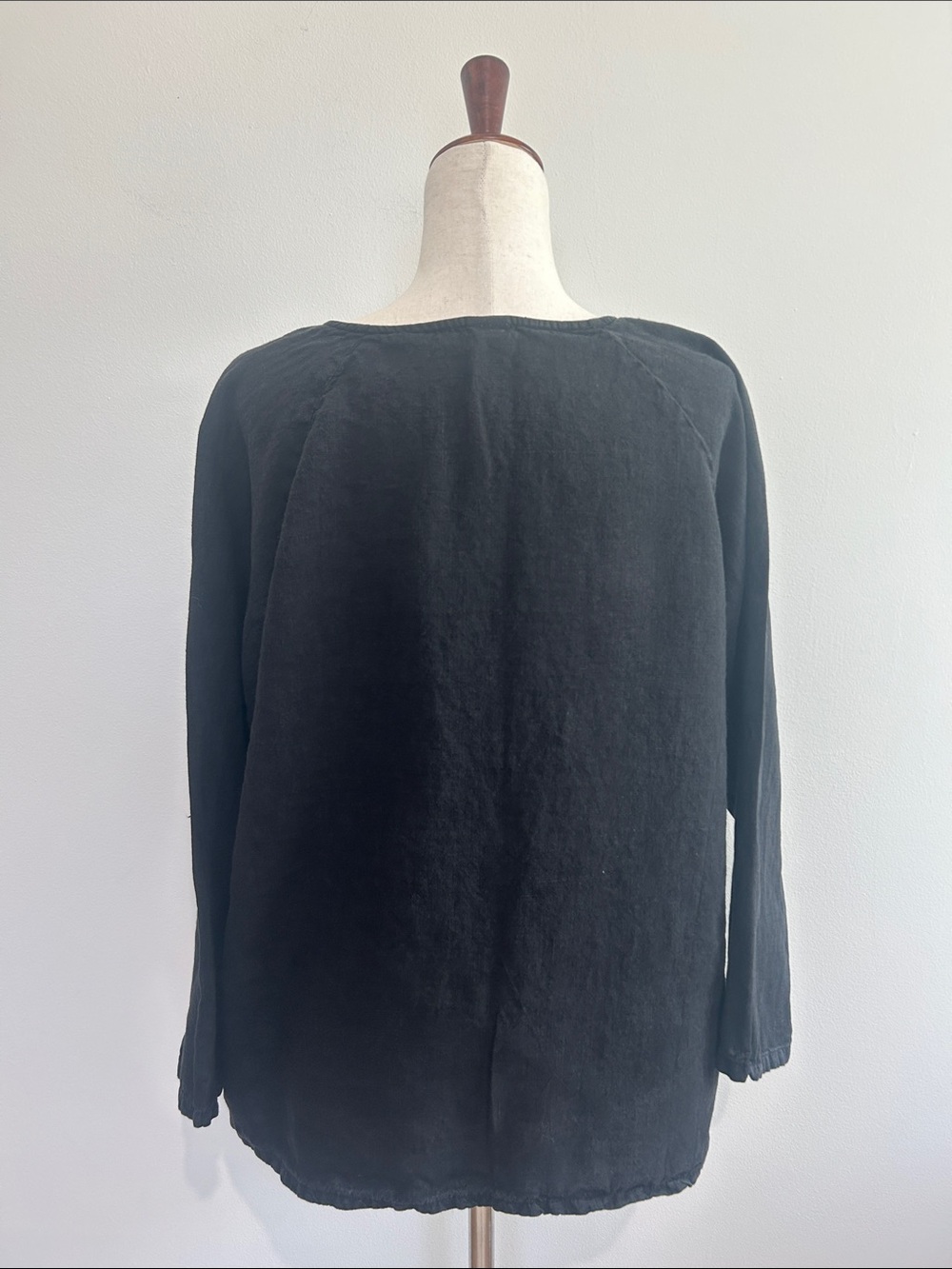 Match Point Women’s Blacl V-neck Linen Shirt Size Large - Picture 3 of 7